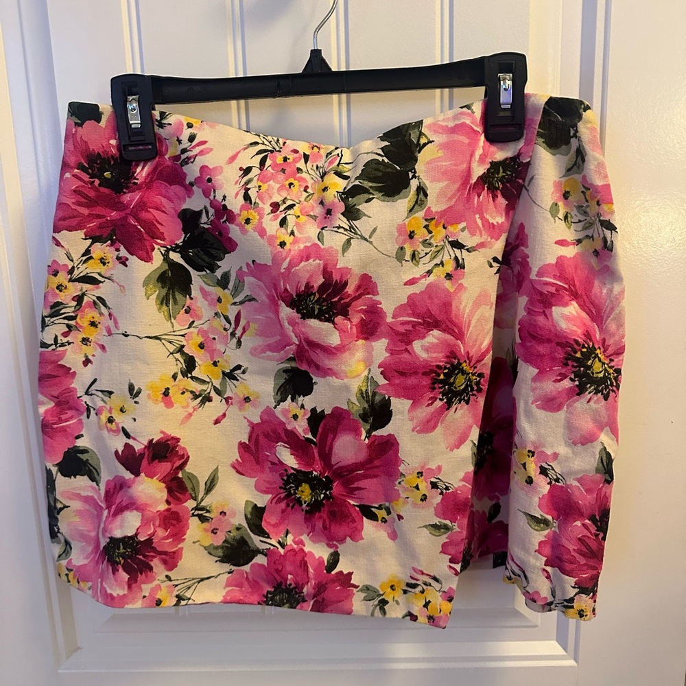 NWT Abercrombie & Fitch Floral Zip Closure Size Large Women’s Skort